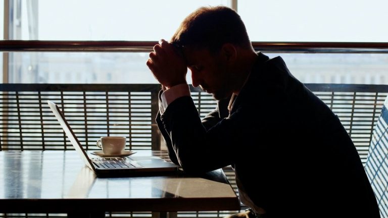 نحوه برخورد با کارمندان ناراضی